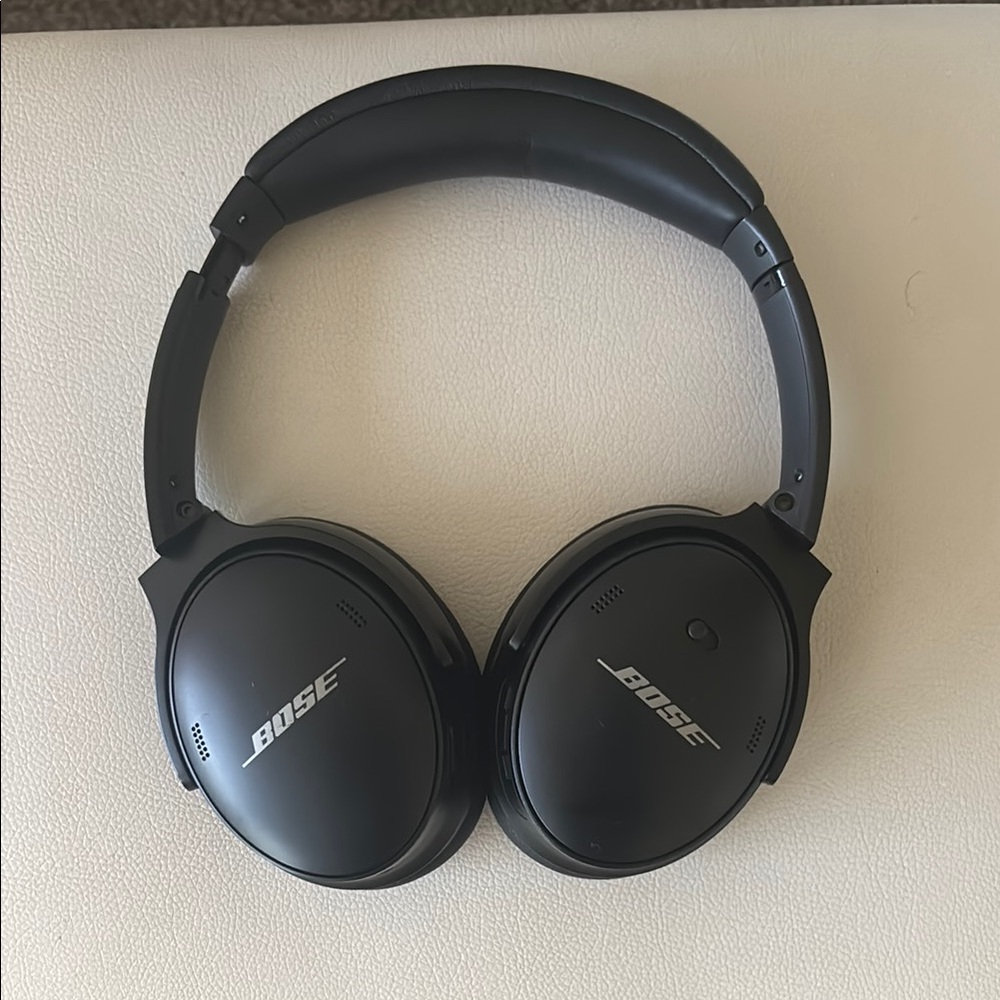 Bose Black Over-Ear Headphones with Noise Cancelling